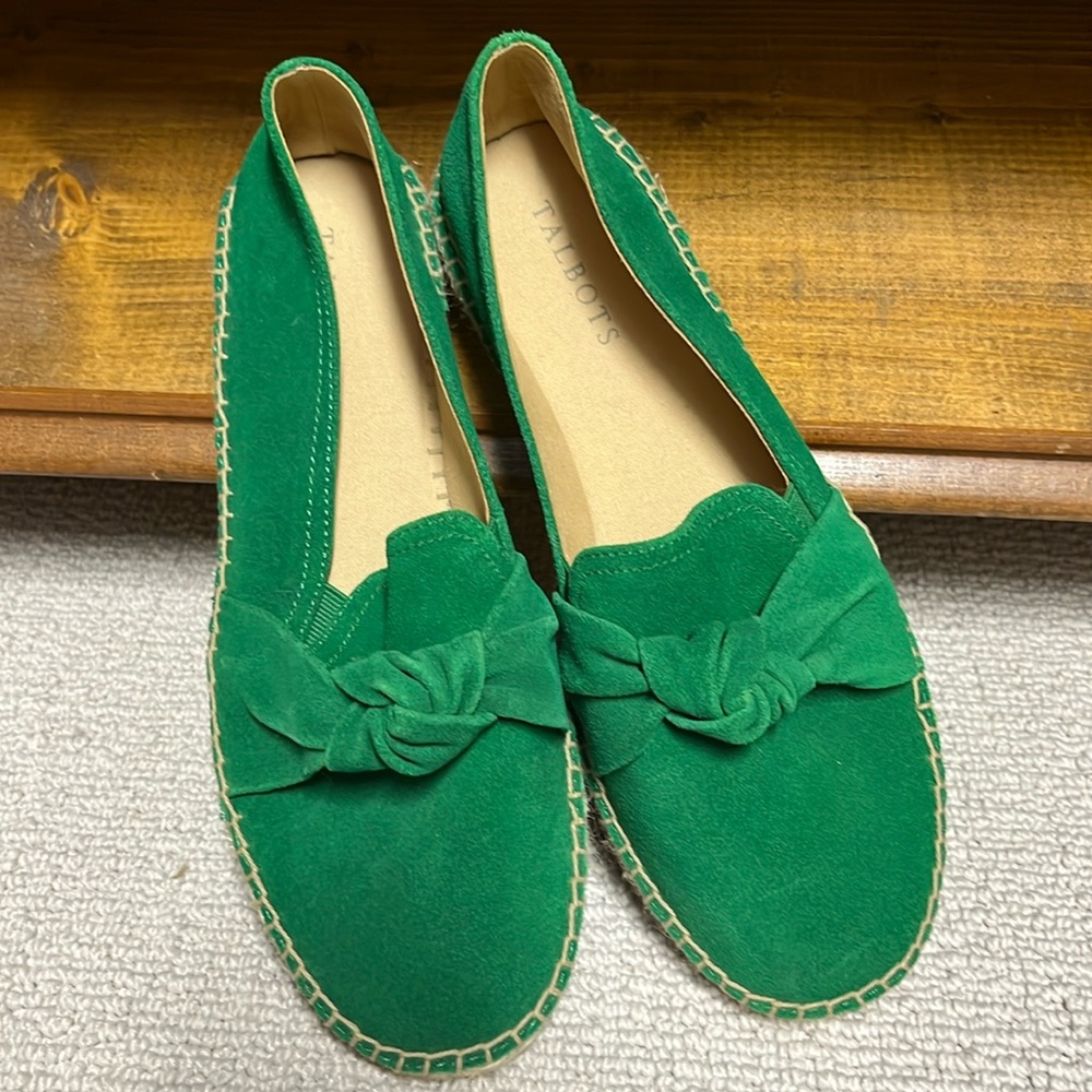 Talbots size 8.5 green knot suede espadrille shoes.